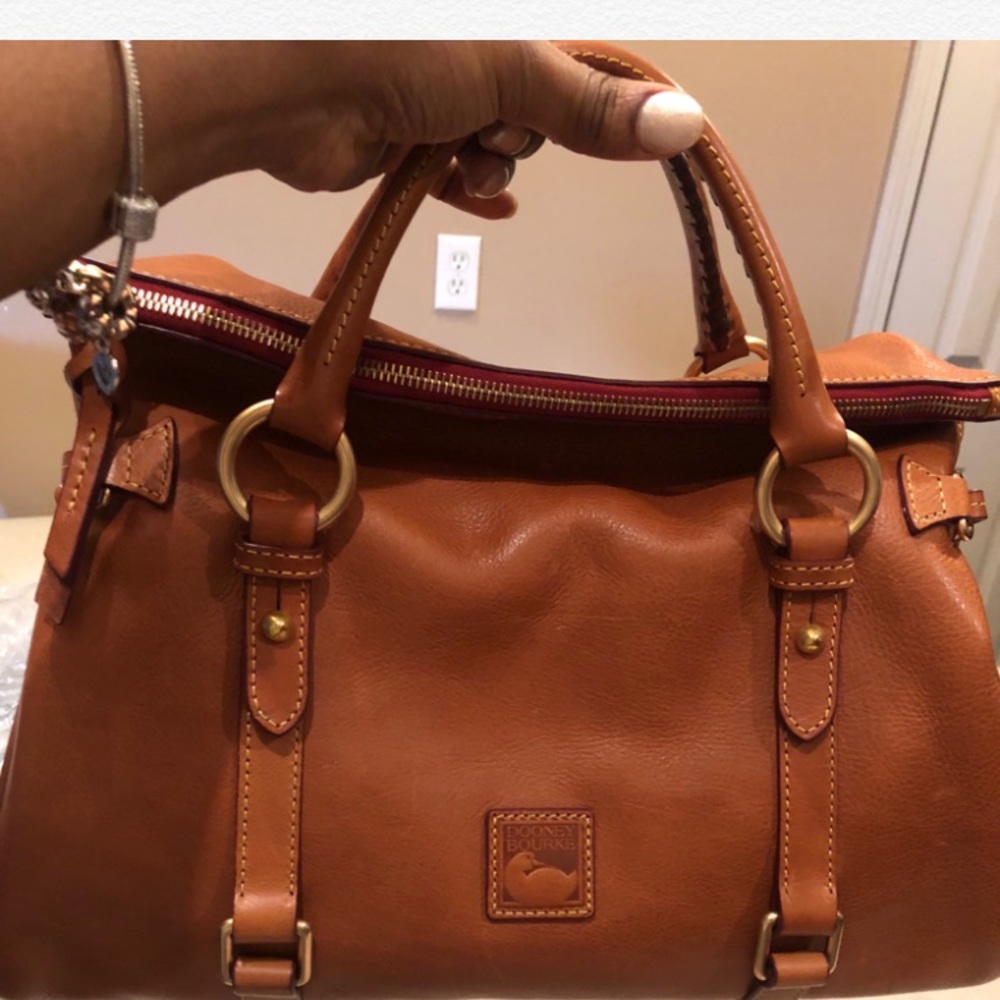 🤩Accepting offers🤩 Authentic Dooney & Bourke